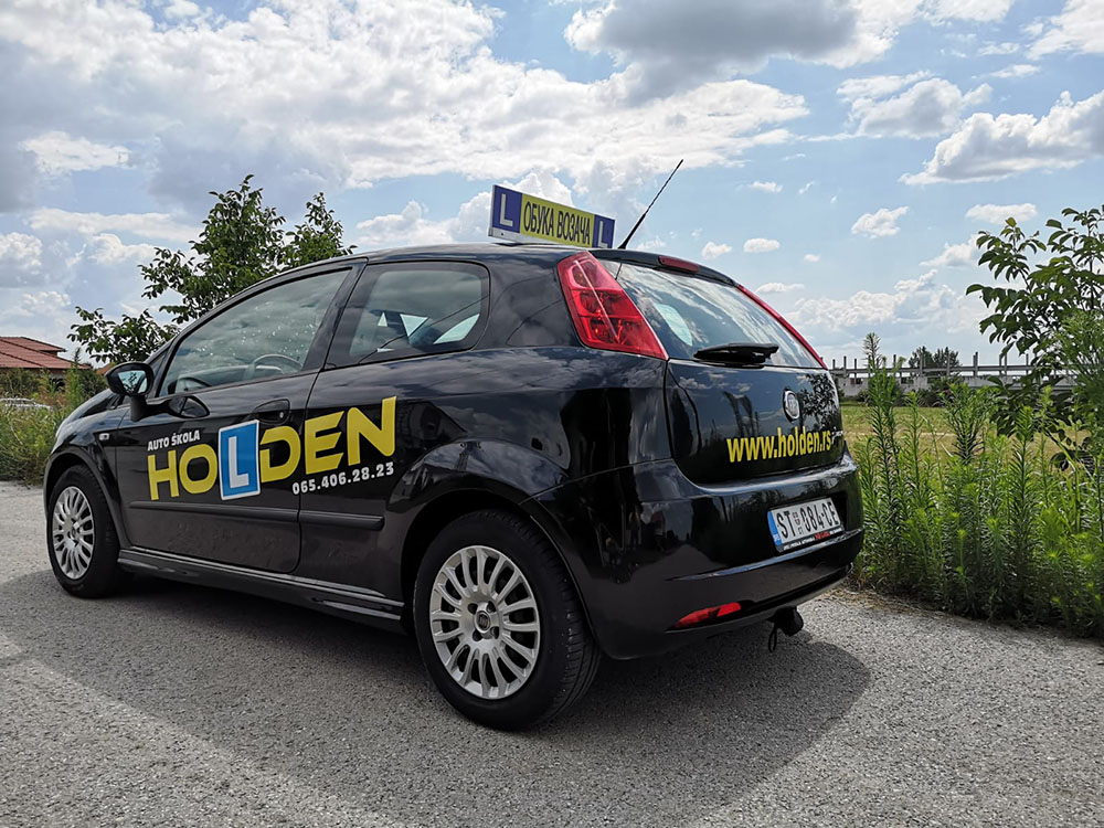 Vozilo Auto škole Holden Novi Banovci
