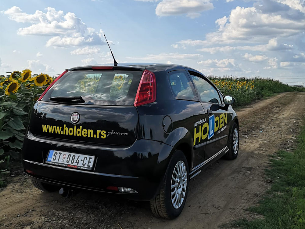 Vozilo Auto škole Holden Novi Banovci