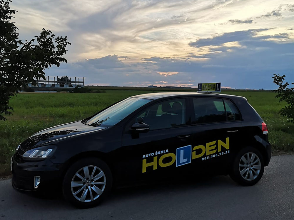 Vozilo Auto škole Holden Novi Banovci