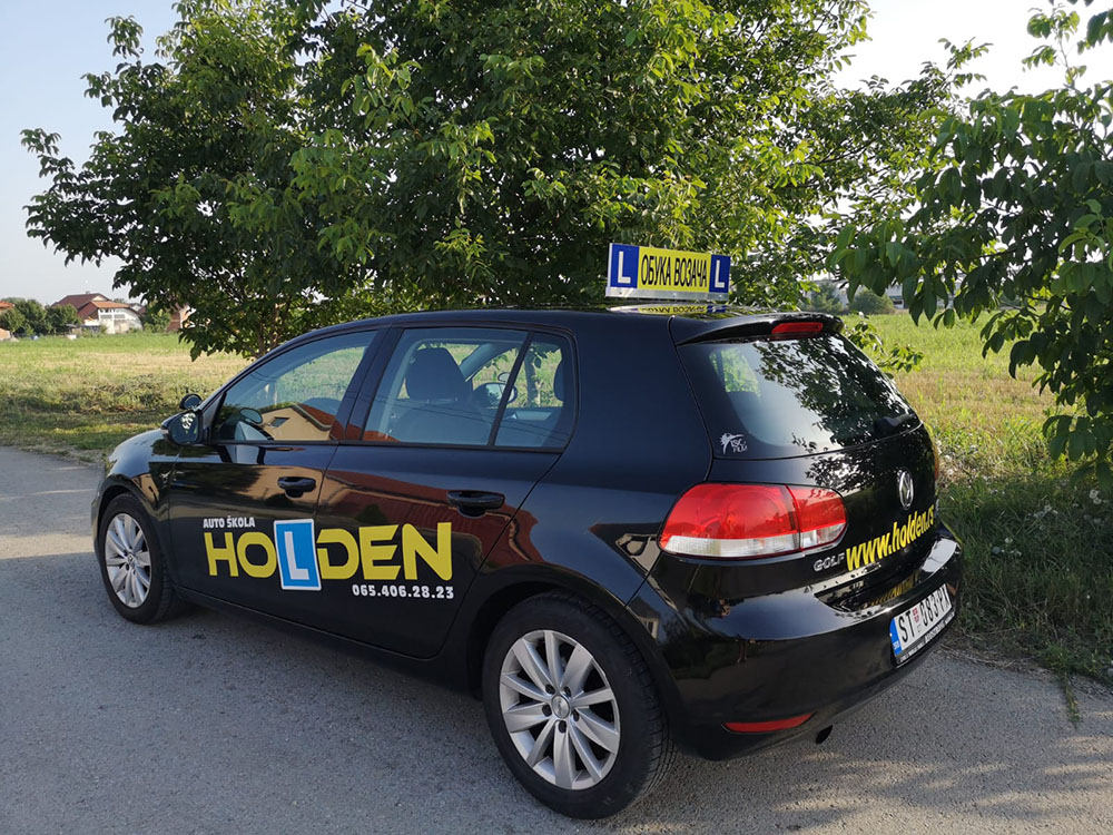 Vozilo Auto škole Holden Novi Banovci