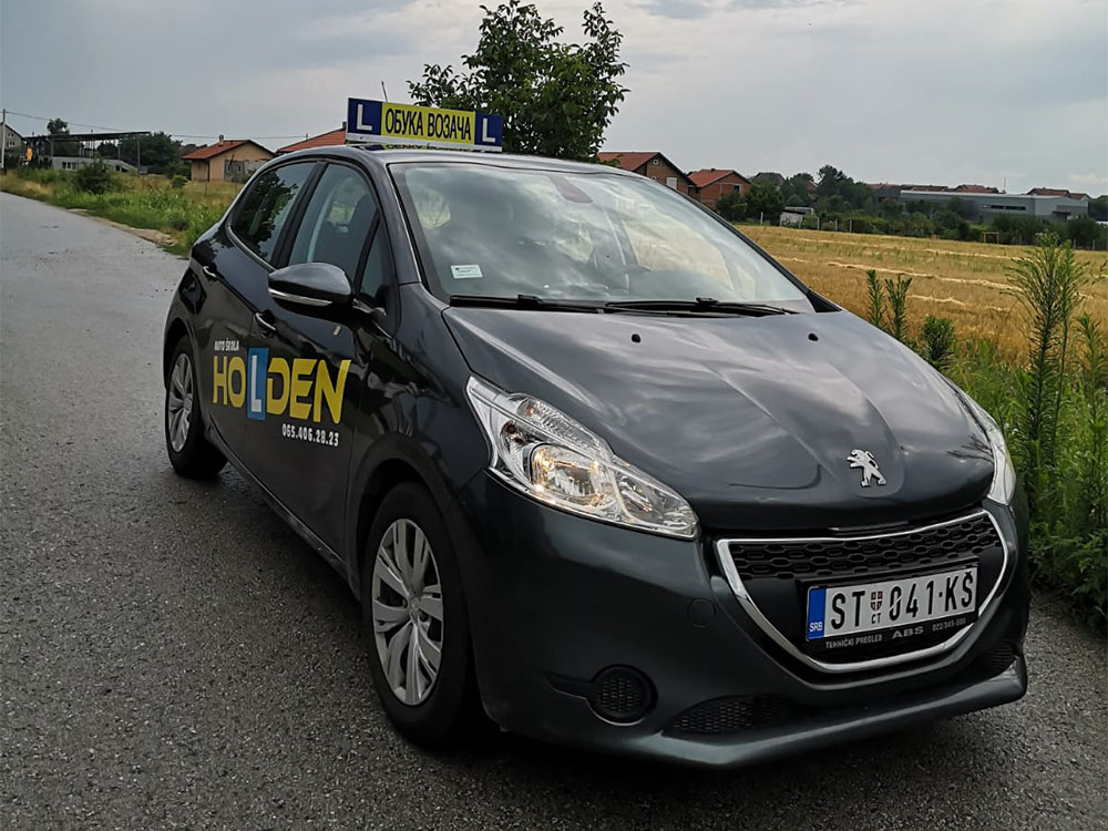 Vozilo Auto škole Holden Novi Banovci