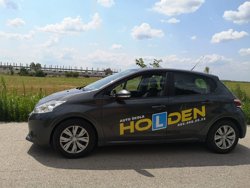 Vozilo Auto škole Holden Novi Banovci