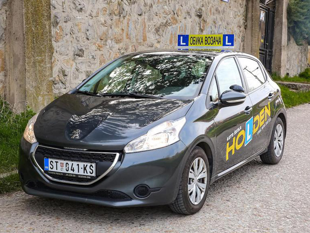 Vozilo Auto škole Holden Novi Banovci