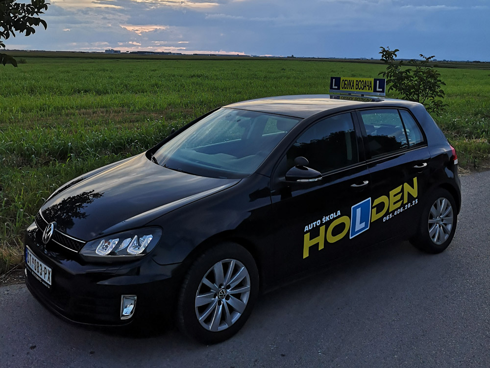 Vozilo Auto škole Holden Novi Banovci